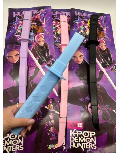 ESPADA PLEGABLE EN BLISTER GUERRERAS K-POP.