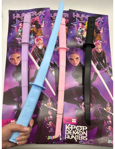 ESPADA PLEGABLE EN BLISTER GUERRERAS K-POP.