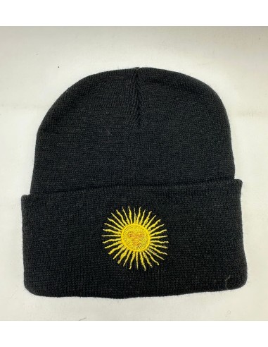 GORRO TEJIDO NEGRO CON BORDADO SOL DE MAYO