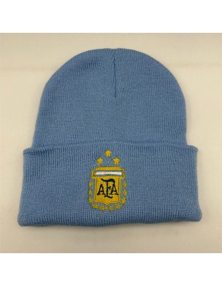 GORRO TEJIDO CELESTE CON BORDADO ESCUDO AFA
