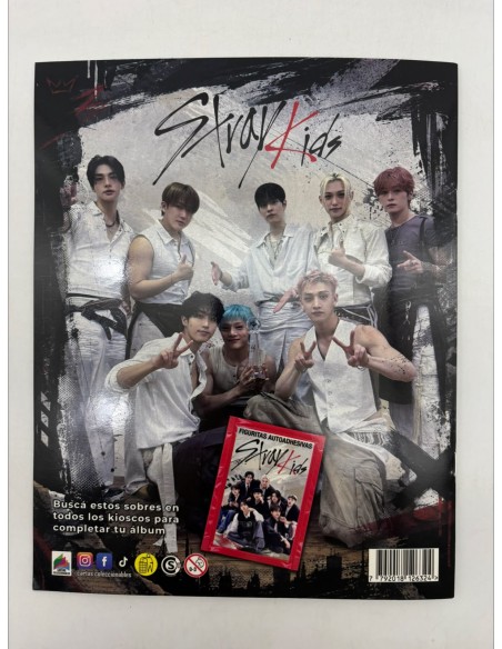 ALBUM DE FIGURITAS STRAY KIDS.